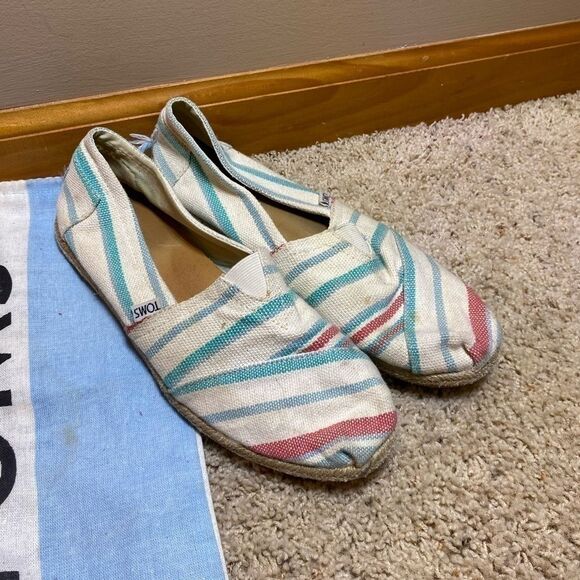 Toms slip ons size 9 - Picture 1 of 5